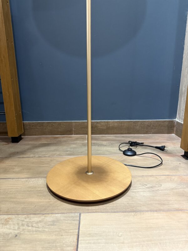 Lámpara de Pie Slim Madera, Hierro Dorado y Pantalla Algodón - Imagen 4