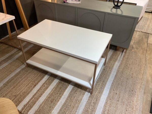 Mesa de Centro Ratona Rectangular Tapa Doble (Blanca y Hierro Dorado) - Imagen 4