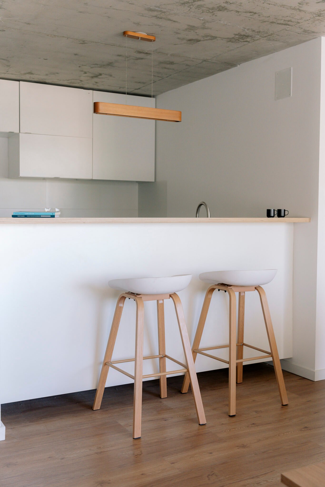 Butaca Taburete Barra Shell – Blanca - Berna Home