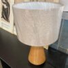 Lámpara de Mesa Garabe Cónica – Pantalla Lino Beige - Imagen 4