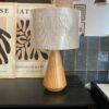 Lámpara de Mesa Garabe Cónica – Pantalla Lino Beige - Imagen 3
