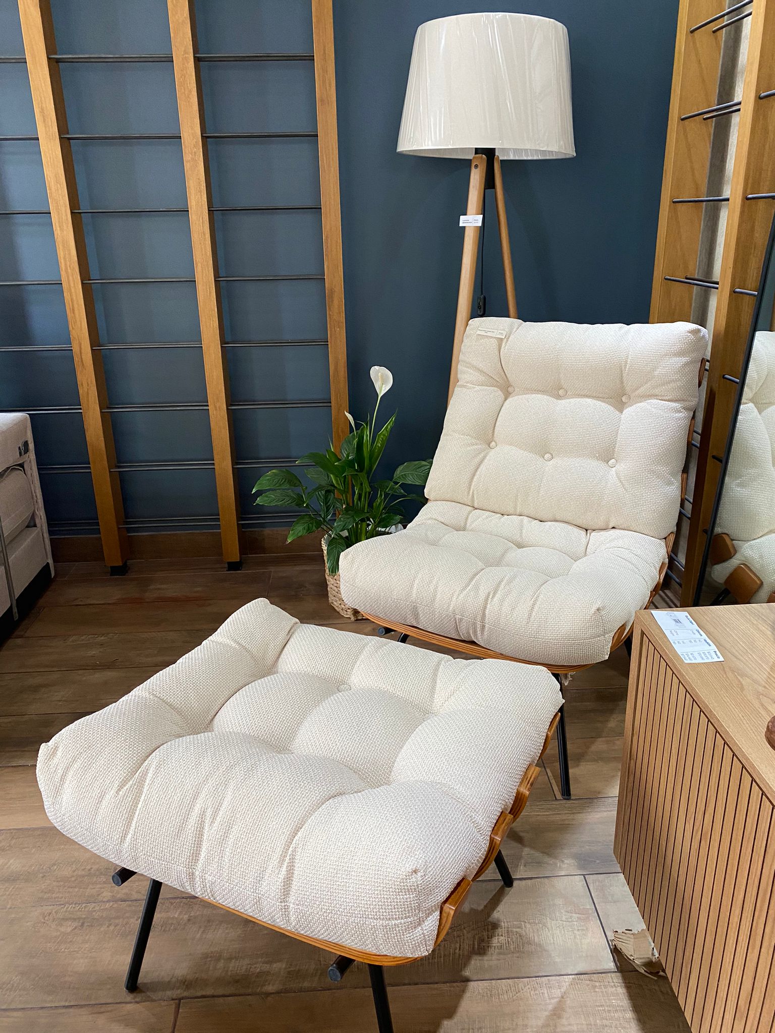 Butaca Sillón Costela Cuero + Puff – Waffle Crudo - Imagen 4